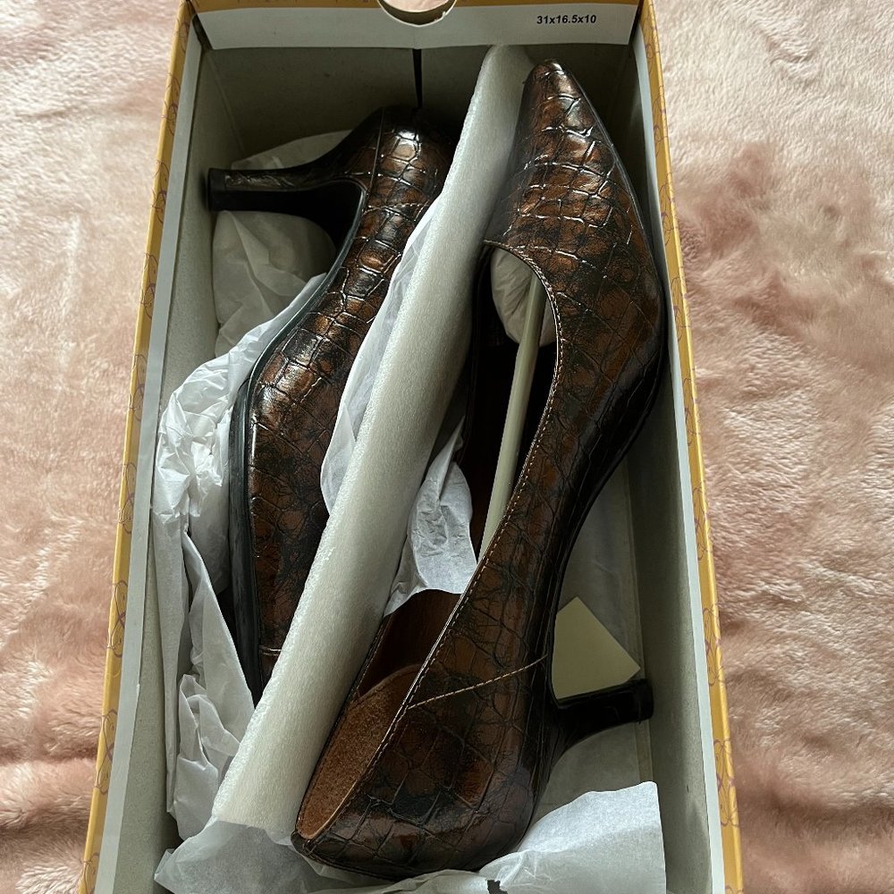 Easy Street bronze heels